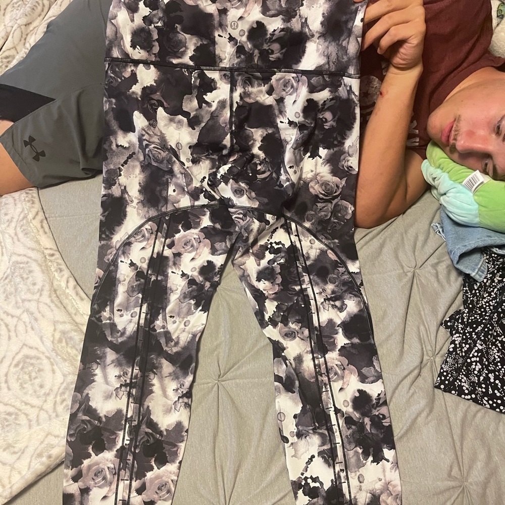 Floral lululemon leggings!